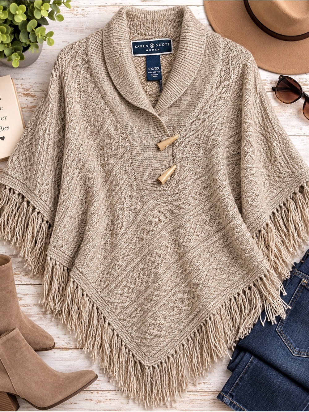 𝙆𝙖𝙧𝙚𝙣 𝙎𝙘𝙤𝙩𝙩 𝙒𝙤𝙢𝙖𝙣 2X/3X Shawl Sweater Cable Knit Poncho Collar Toggle Beige